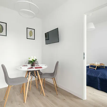 Nowoczesny Dla 2 Doroslych I 2 Dzieci Parking By Renters *