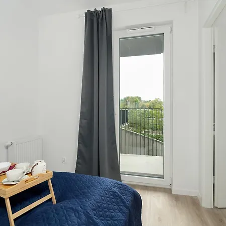 Nowoczesny Dla 2 Doroslych I 2 Dzieci Parking By Renters *