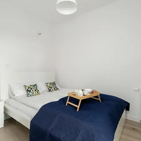 Nowoczesny Dla 2 Doroslych I 2 Dzieci Parking By Renters