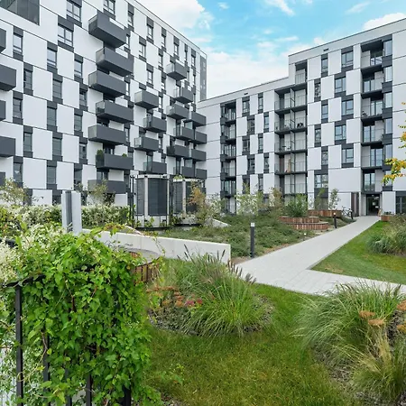 Nowoczesny Dla 2 Doroslych I 2 Dzieci Parking By Renters * Poznań
