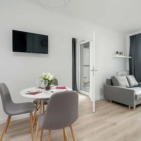 Nowoczesny Dla 2 Doroslych I 2 Dzieci Parking By Renters Lägenhet Poznań